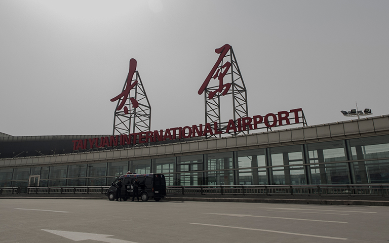 太原機(jī)場(chǎng)機(jī)庫(kù)大門(mén)、旗桿