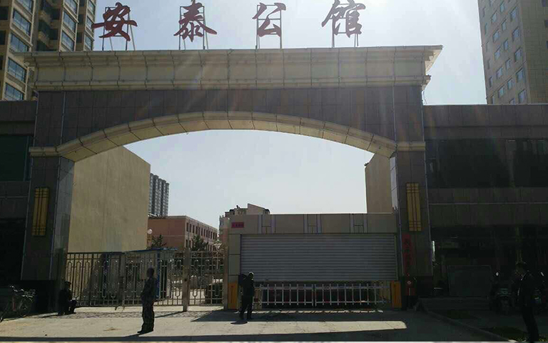 中煤集團朔州公司安泰公館選購山西超躍智能感應(yīng)保溫卷簾道閘