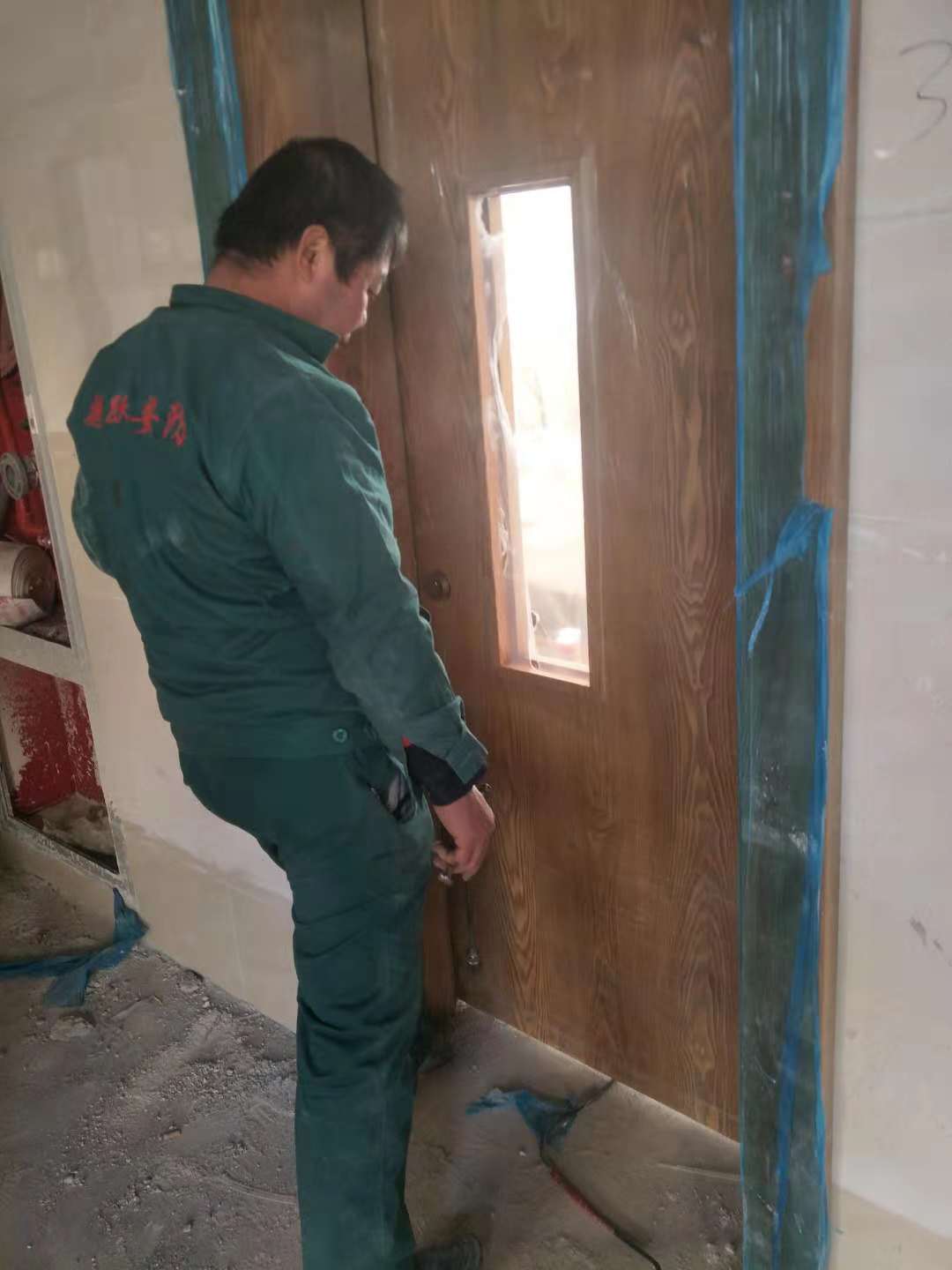 2018年11月19日39中進(jìn)戶門安裝現(xiàn)場(chǎng)
