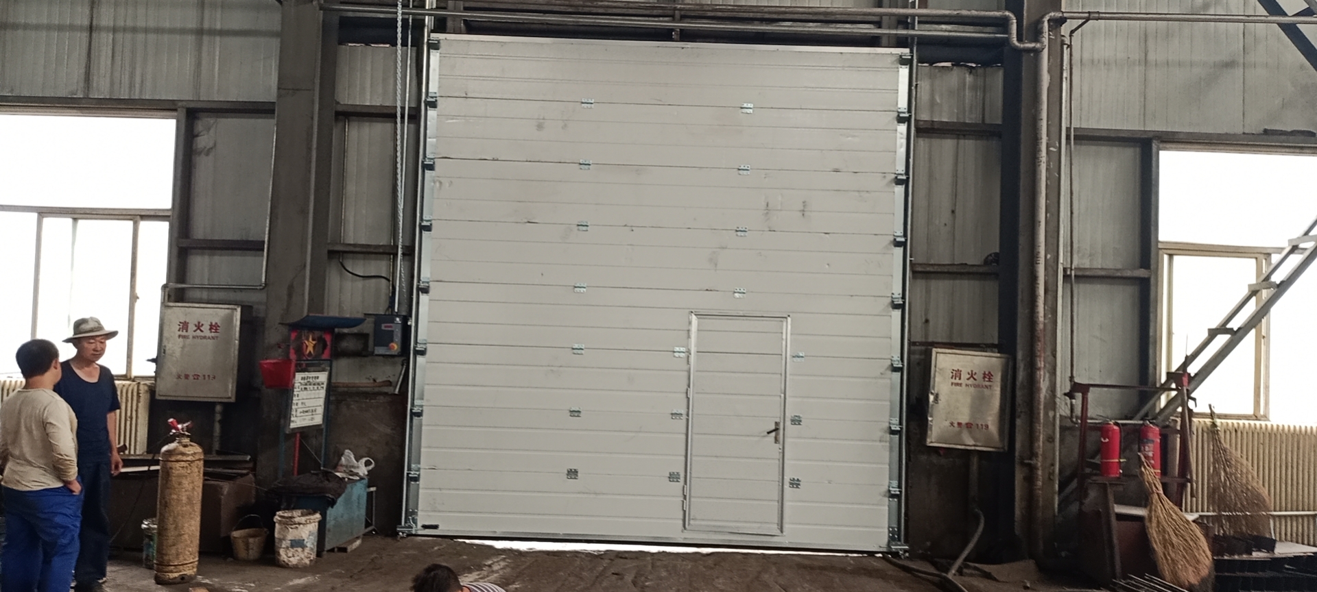 2020離石永寧煤業(yè)有限公司提升門(mén)安裝現(xiàn)場(chǎng)